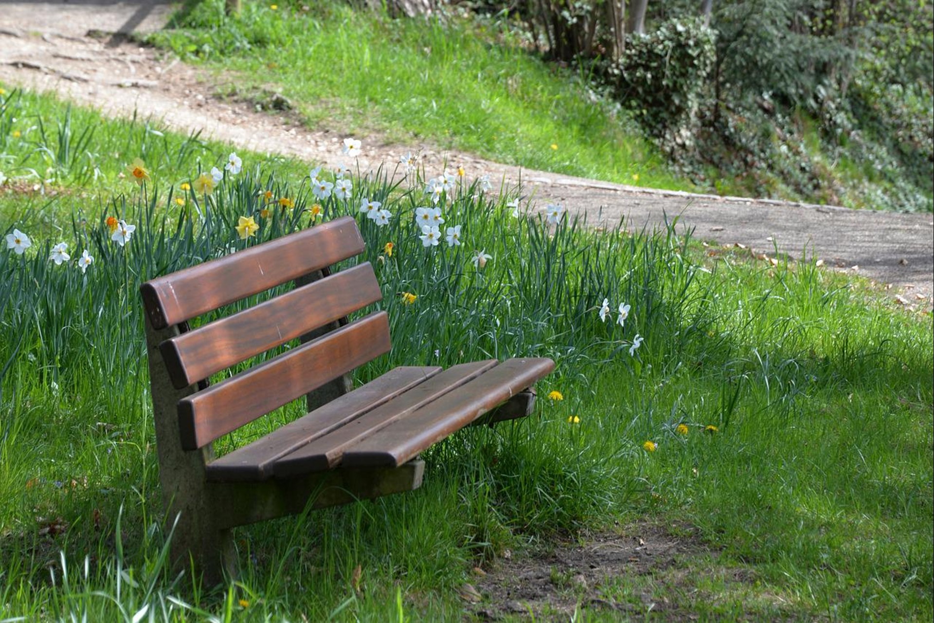 Trost- und Trauerbank auf dem Friedhof Geldern